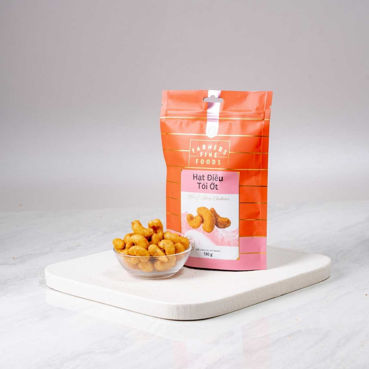 Farmers Fine Foods Garlic Chili Cashews 130 g