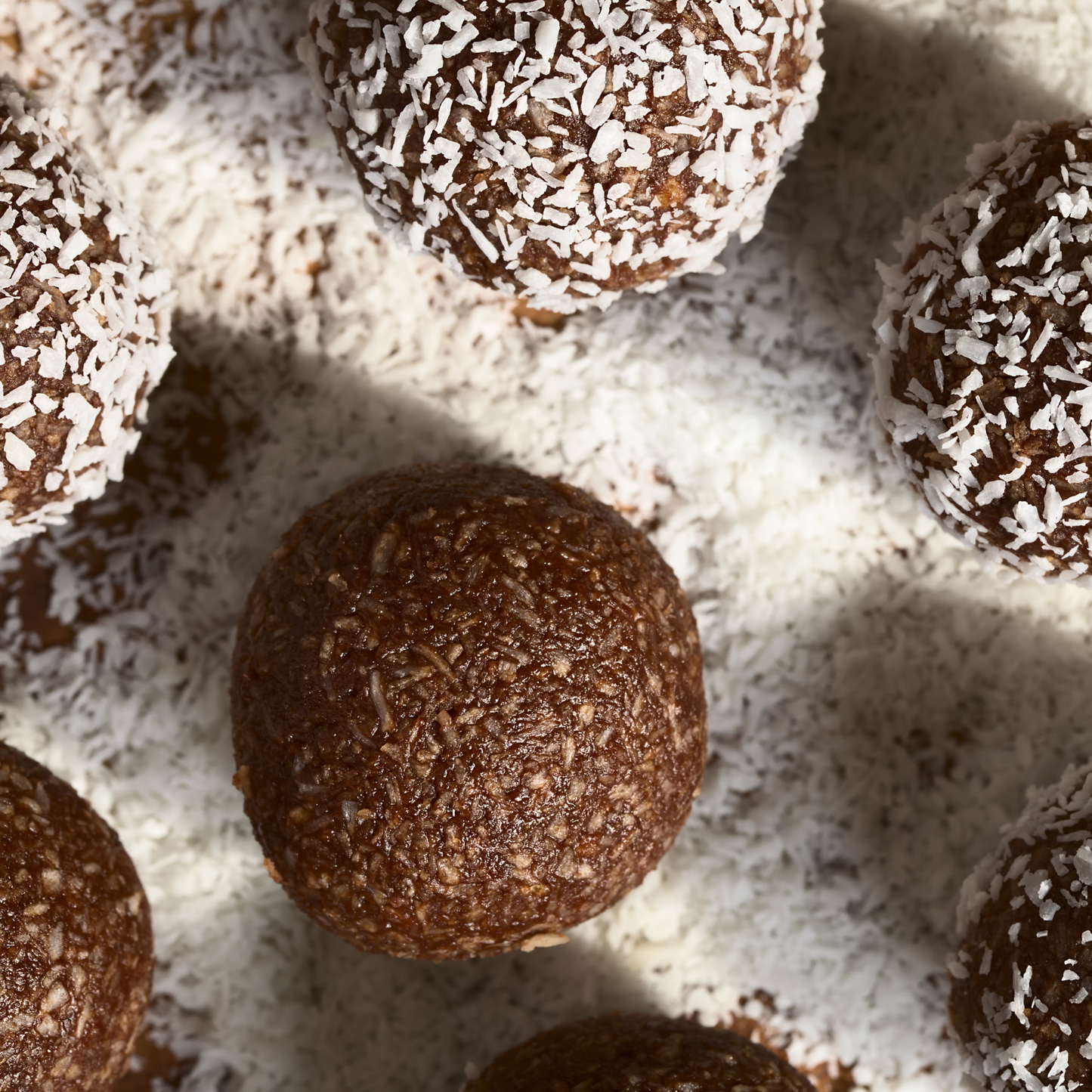 Bánh quy nhân kem xốp phủ ca cao dừa Bifa 50 g