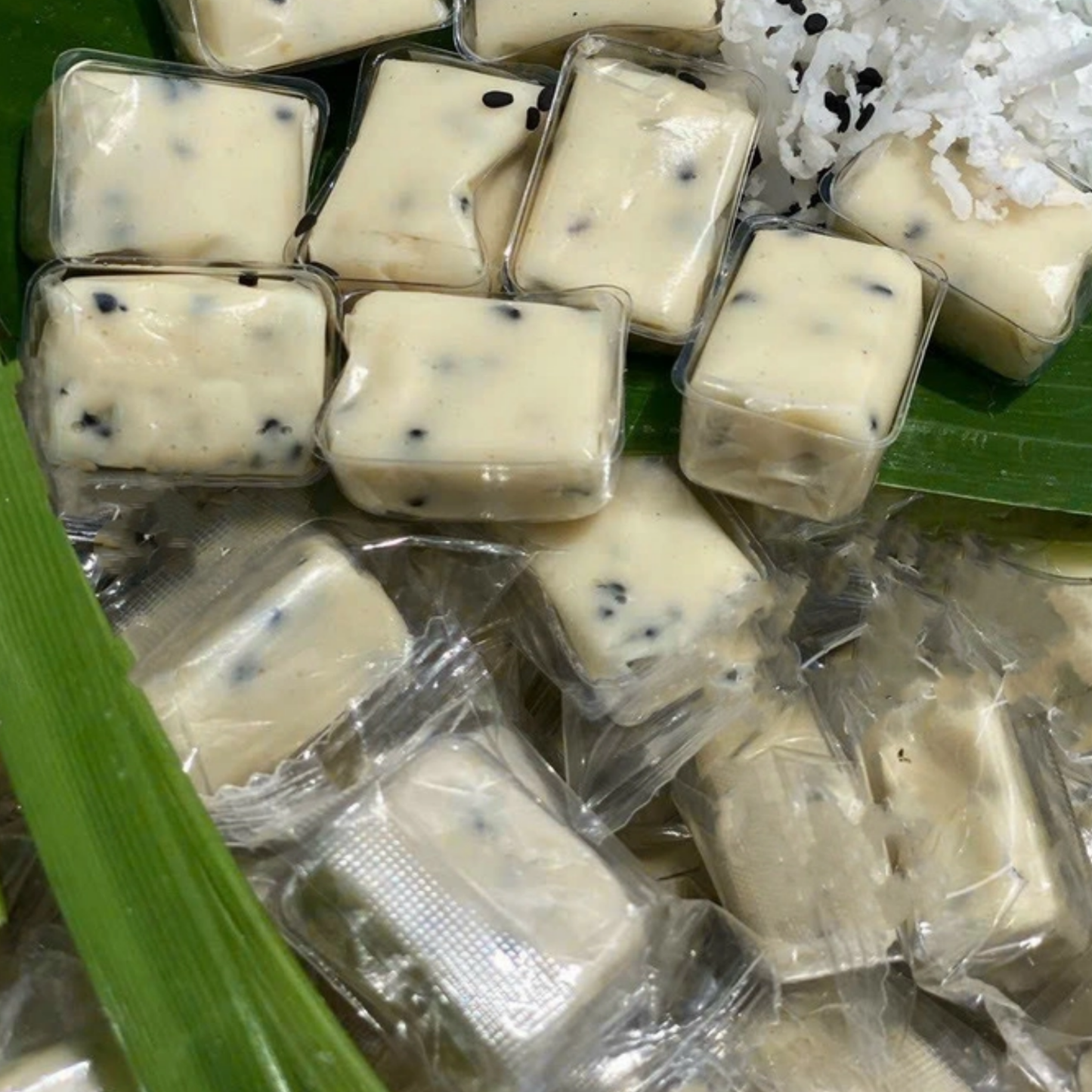 Kẹo dừa mè Farmers Fine Foods 110 g ( Hủ nhựa )